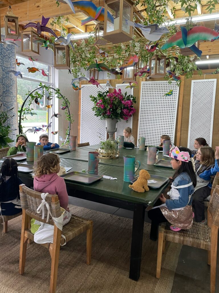 Flower Cafe Children around the work table