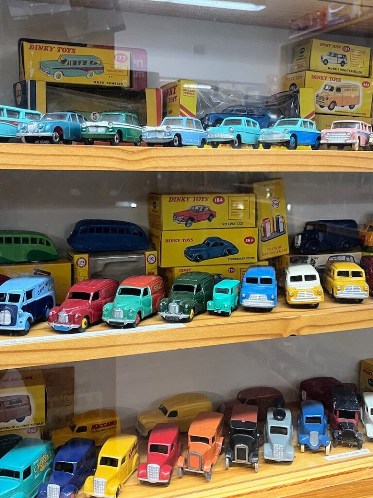 Warrior Toy Museum Dinky Cars